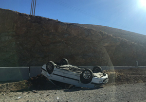 واژگونی دو خودرو در گردنه مروارید