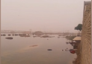 دریاچه‌ای از فاضلاب در منطقه "کیانشهر" + فیلم