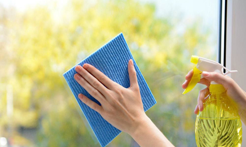 خرید شیشه پاک‌ کن در بازار چقدر هزینه دارد؟