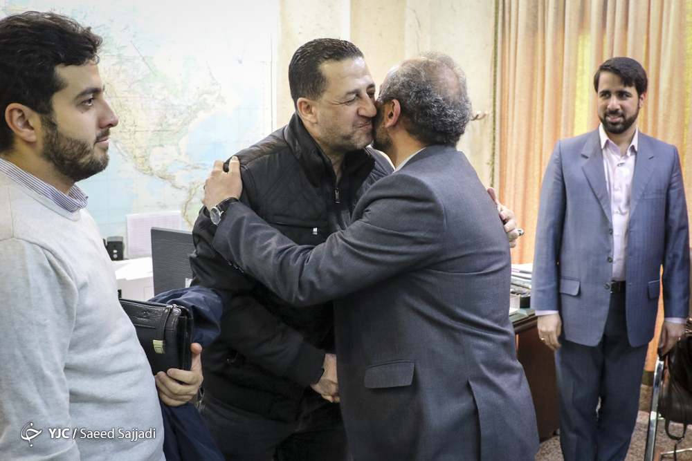 حاشیه نگاری