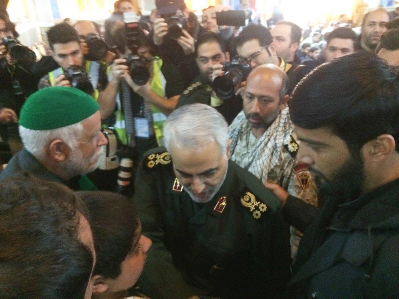 حضور سردار سلیمانی در مراسم گرامیداشت شهدای حادثه تروریستی زاهدان +تصاویر