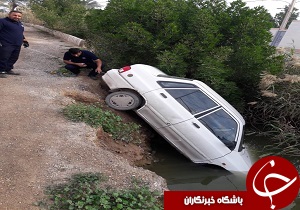 سقوط یک دستگاه خودرو در نهر سقوط یک دستگاه خودرو در نهر