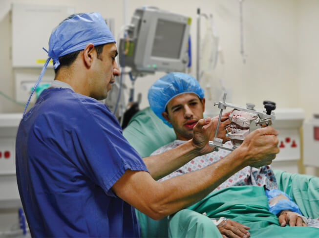 جایگاه برتر جراحان دهان، فک و صورت ایران در منطقه غرب آسیا/ بیش از ۳۰۰ جراح دهان، فک و صورت داریم