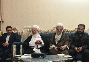 امام جمعه یزدو مدیرکل بنیاد شهید استان با خانواده معظم شهدای دفاع مقدس دیدار کردند