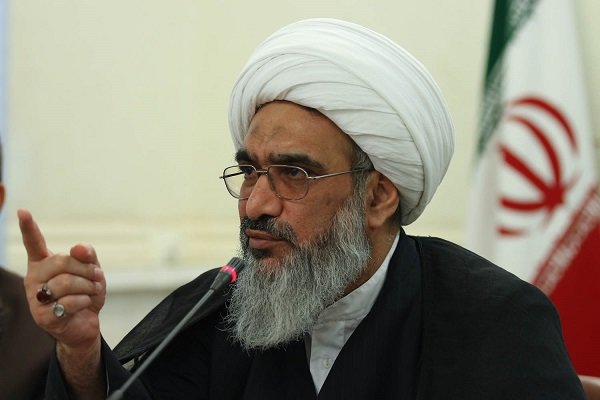 حوزه‌های علمیه نقش خود را در تحقق گام دوم انقلاب ایفا کنند
