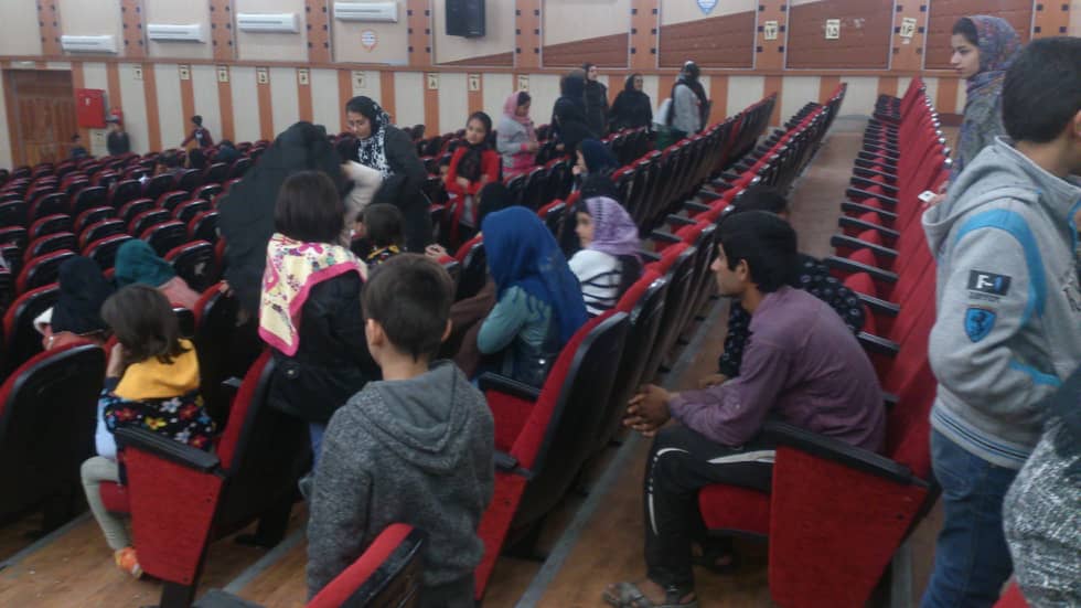 نمایش فیلم کمدی برای کودکان کار