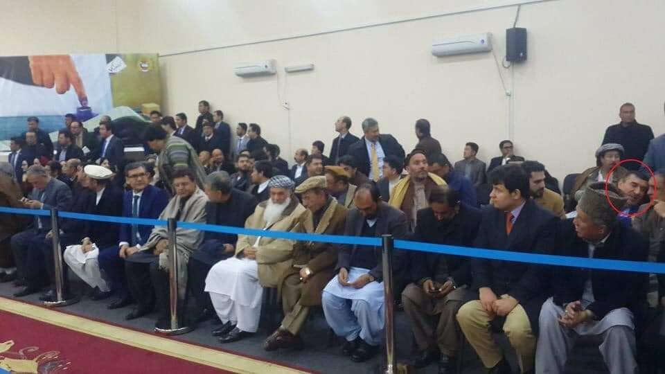 تصویر جنجالی یک وزیر &laquo;اشرف غنی&raquo; در تیم &laquo;اتمر&raquo; دو مقام ارشد دولتی را برکنار کرد!