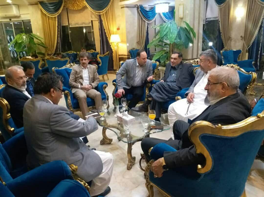 طرح انتقال آب دریای عمان به ۳ استان در حال پیگیری است