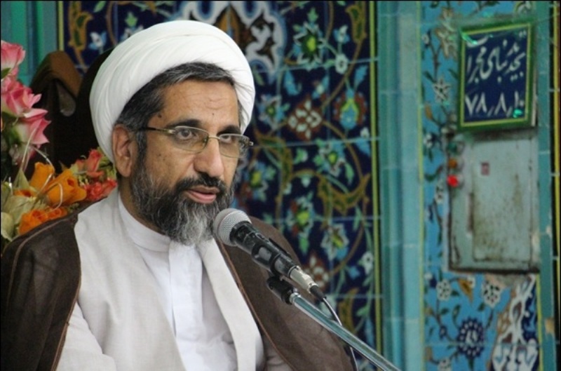 استعمارگران در صدد جا انداختن فرهنگ خود ضعیف بینی در ایران هستند