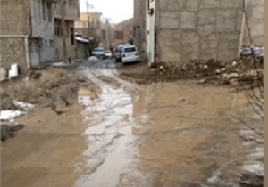 کوچه‌ای گِل‌آلود در گوهردشت کرج + فیلم