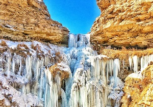 تصویری دیدنی از آبشار یخ‌زده "ممکان"