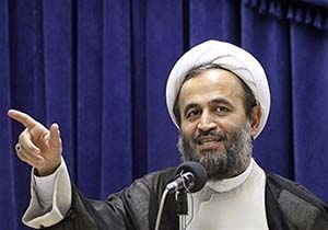 انقلابی گری ساده نبودن و از دشمنان رنگارنگ گول نخوردن است
