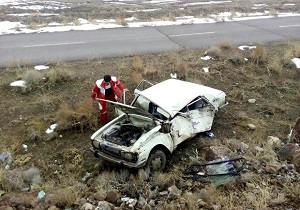 مصدوم شدن ۴ نفر بر اثر انحراف خودرو پیکان در محور بتوند