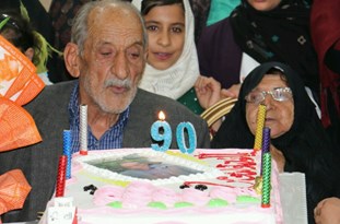 ماجرای جشن تولد پدربزرگ ۹۰ ساله زرندی با ۴۸ فرزند، نوه و نتیجه+تصاویر