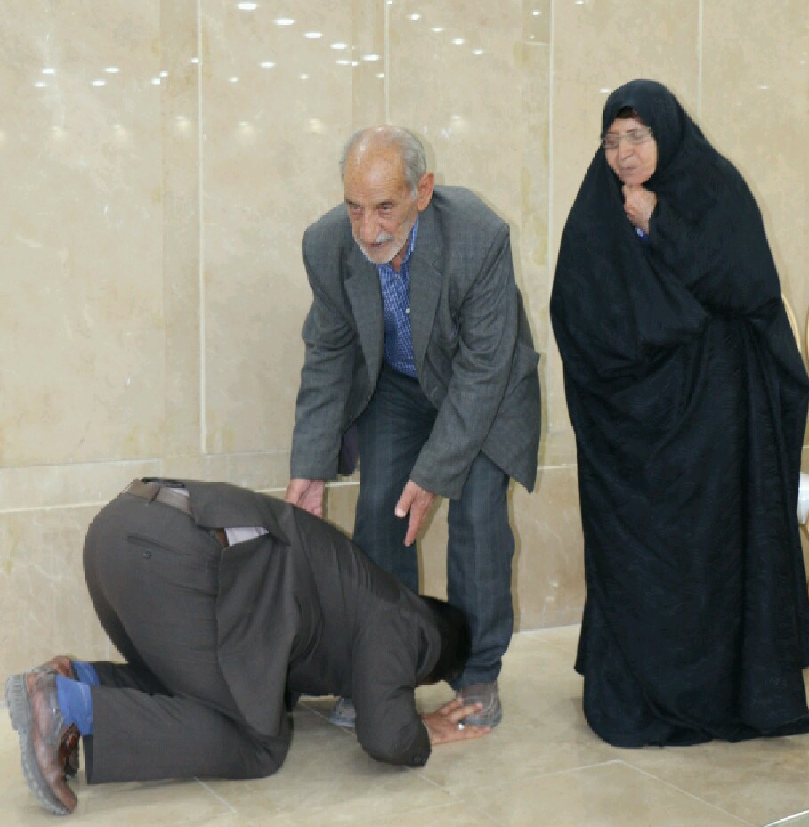 ماجرای جشن تولد پدربزرگ ۹۰ ساله زرندی با ۴۸ فرزند، نوه و نتیجه+تصاویر
