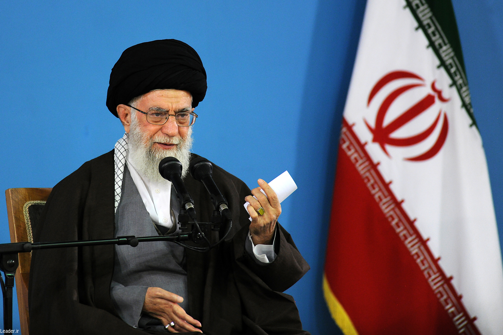 بازی موش و گربه &laquo;دونالد ترامپ&raquo; و &laquo;نانسی پلوسی&raquo; / با احمق&zwnj;های درجه یک بیشتر آشنا شوید/ با تعطیلی دولت کارمندان آمریکایی به گدایی افتادند! + تصاویر