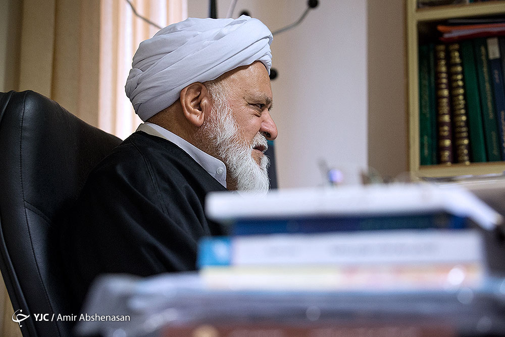 برخی مدیران از ستون پنجم دشمن هم بدترند/ از واعظی بپرسید چرا روحانی به مجمع تشخیص نمی&zwnj;آید/ دغدغه دولت &laquo;خاکِ زیر پای گربه&raquo; است!