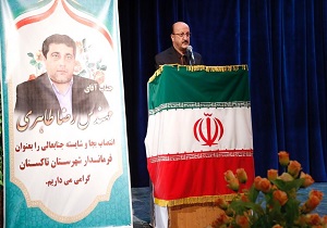 مدیران باید از حواشی و سیاسی کاری دوری کنند