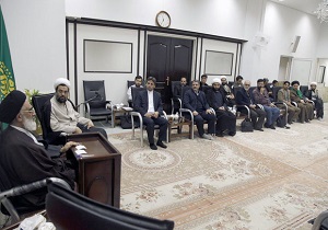 برای ایستادگی مقابل تهاجم دشمن باید در چارچوب دین حرکت کنیم
