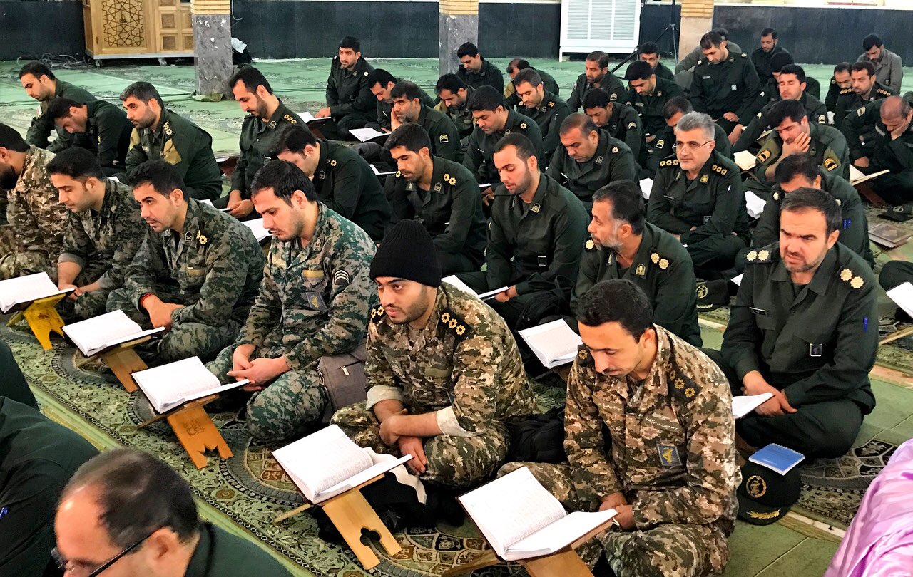 برگزاری محفل انس با قرآن کریم کاروان قرآنی  در پایگاه سوم دریایی سپاه بندر ماهشهر+تصاویر