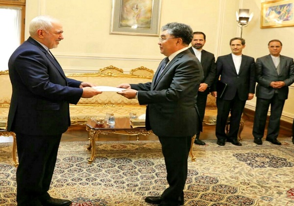 دیدار سفیر جدید قزاقستان با وزیر امور خارجه