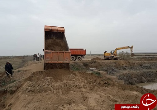 اهالی دشت آزادگان با سیلاب دست و پنجه نرم می کنند/چرا قبل از این اتفاق مسئولان به فکر نبودند؟