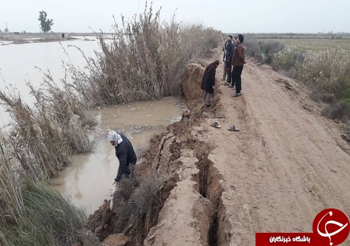 اهالی دشت آزادگان با سیلاب دست و پنجه نرم می کنند/چرا قبل از این اتفاق مسئولان به فکر نبودند؟