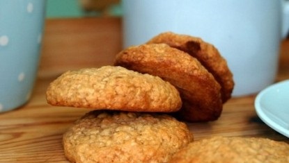 طرز تهیه&zwnj; بیسکویت عسلی