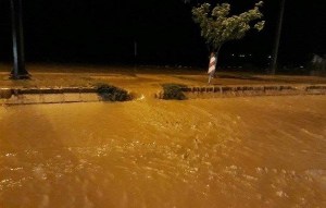 وقوع سیلاب در خرم‌آباد/  روستای ناصروند در محاصره آب قرار دارد