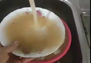 آب شرب گِل‌آلود "ریجاب" در اثر بارندگی + فیلم