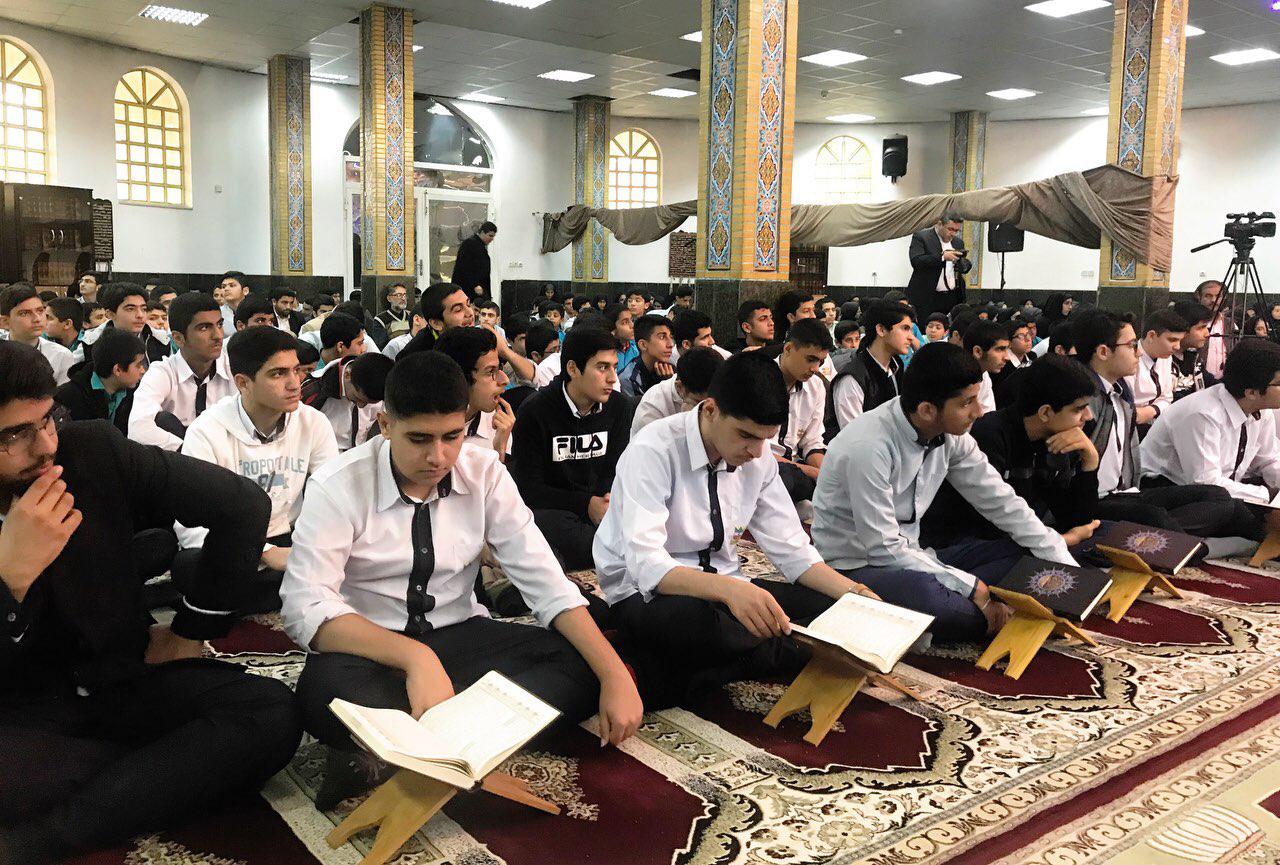 حضور کاروان قرآنی انقلاب در گلزار شهدای شهر بوشهر+تصاویر
