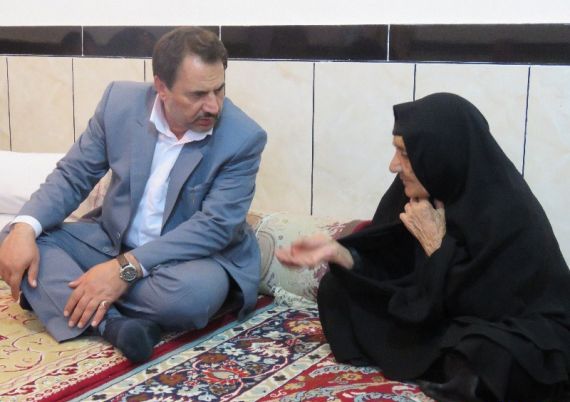 ملاقات مردمی مدیرکل بنیاد ایلام با جامعه هدف ایثارگری ایوان