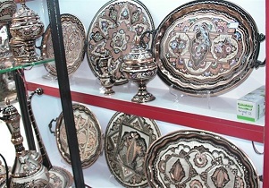 برخورد با وارد کنندگان قاچاق صنایع دستی