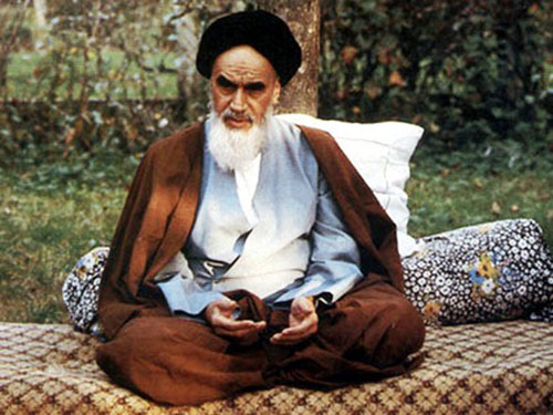 فیلمی کمتر دیده شده از امام خمینی(ره) در نوفل لوشاتو