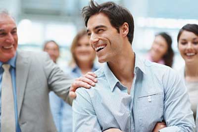 تعریف کردن از دیگران چرا برایمان دشوار است؟