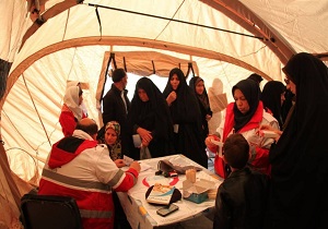 ۳۰۰ نفر از روستای تمندگان اصفهان ازخدمات تیم درمان هلال احمر استان یزد بهره&zwnj;مند شدند