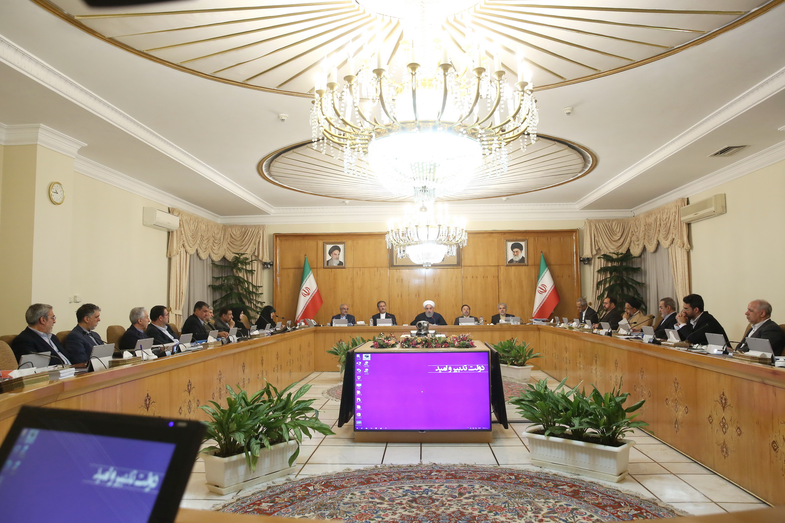 خودکفایی در تولید بنزین توانمندی ما در شرایط تحریم را نشان می&zwnj;دهد/ رفتار غیرمسئولانه اروپا را نمی&zwnj;پذیریم/ ملت ایران زیر بار زورگویی نمی&zwnj;رود/ تردیدی در شکست آمریکا نداریم