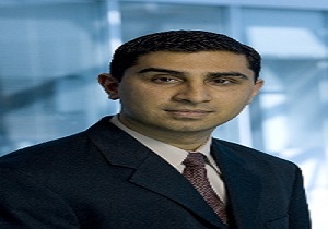 سندرز یک وکیل برجسته مسلمان را به عنوان مدیر ستاد انتخاباتی خود برگزید