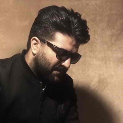 خراط&zwnj;ها با عینک دودی به استقبال هوادارانش می&zwnj;رود / پایان دوری از استیج برای آقای خواننده