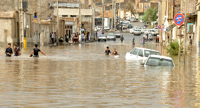 بیش از ۶۰ خودرو در گودال&zwnj;های معابر زاهدان افتادند