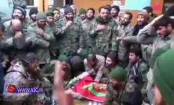 مراسم وداع مدافعان حرم با پیکر همرزمانشان +فیلم