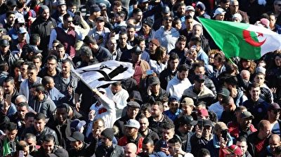 تظاهرات میلیونی در الجزایر در اعتراض به پنجمین نامزدی بوتفلیقه برای انتخابات ریاست جمهوری + فیلم