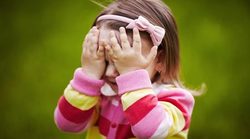 با خجالت و کم رویی در کودکان چگونه برخورد کنیم؟