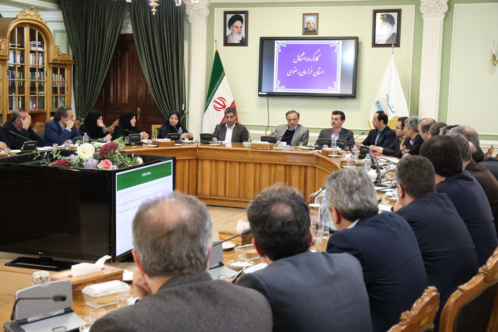 کارآفرین‌های واقعی باید فرمان اقتصاد جامعه را بدست بگیرند/مدیریت منابع در استان به درستی انجام نشده است
