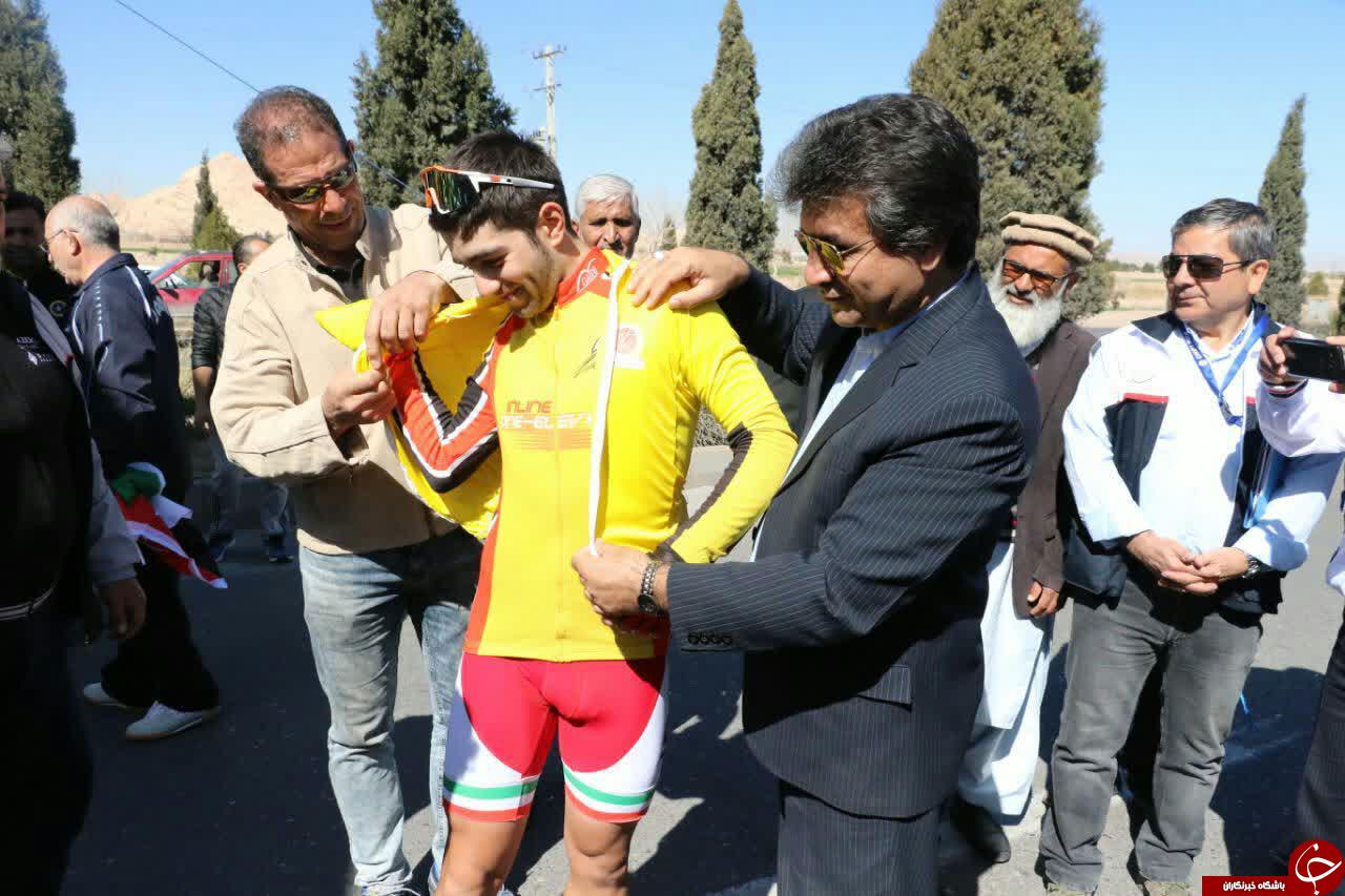 آغاز  مرحله ی سوم رقابت های تور دوچرخه سواری در کرمان + تصاویر