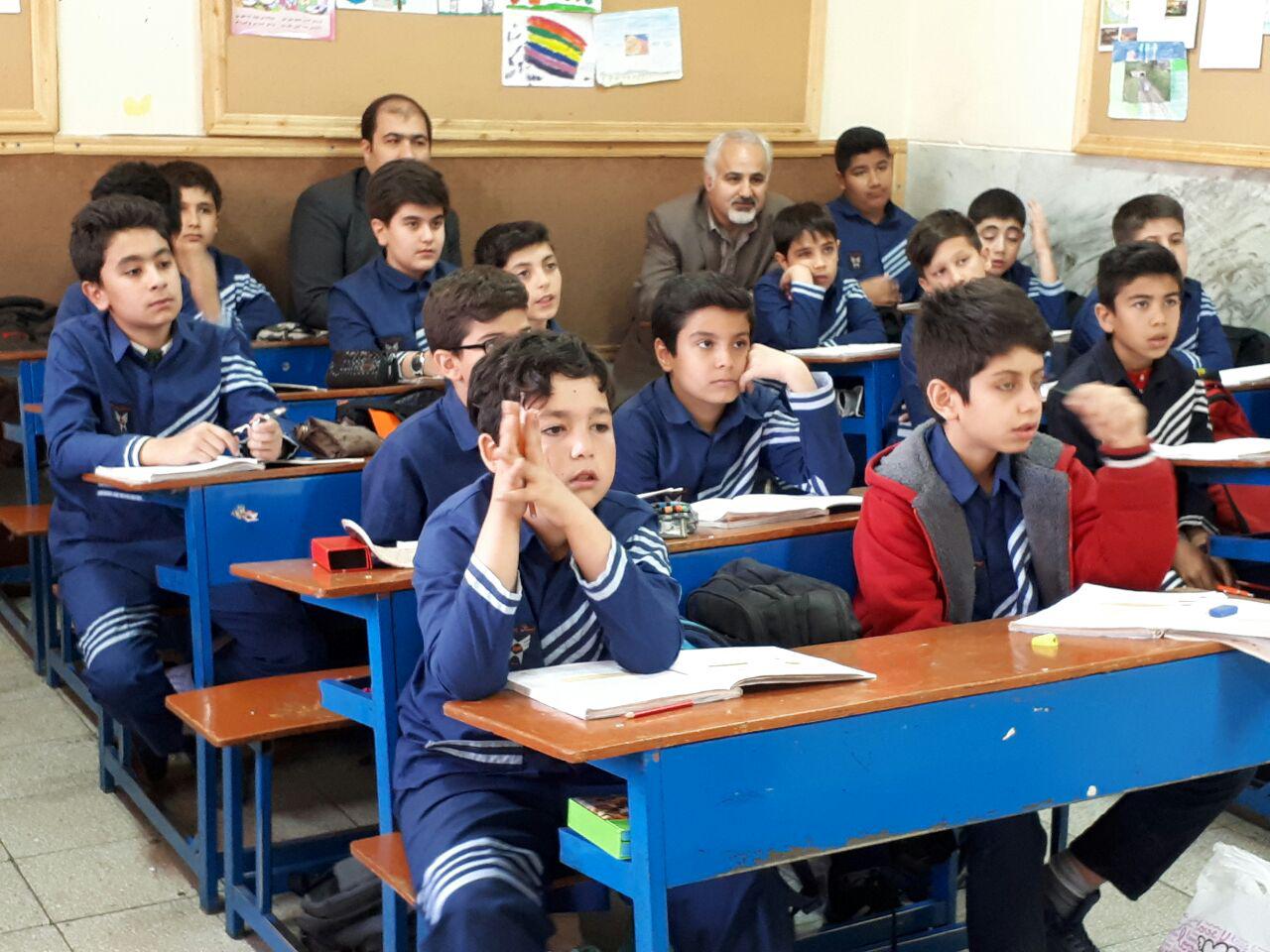 خانواده&zwnj;ها در تربیت فرزندان در مانده&zwnj;اند/ طراحی نظام راهنمای تحصیلی برای تعیین مسیر شغلی دانش آموزان