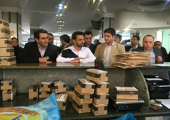 وزیر ارتباطات سر زده از منطقه پستی شمال تهران بازدید کرد +عکس