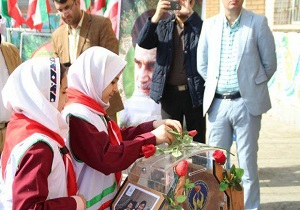 ۴۰ هزار پاکت نیکوکاری در بین دانش آموزان بوکانی توزیع شد