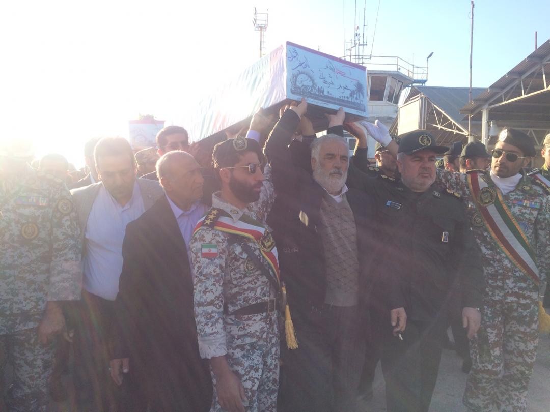 پیکر مطهر سه شهید گمنام دفاع مقدس وارد جزیره خارگ شد