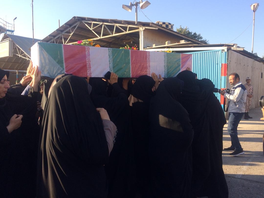 پیکر مطهر سه شهید گمنام دفاع مقدس وارد جزیره خارگ شد